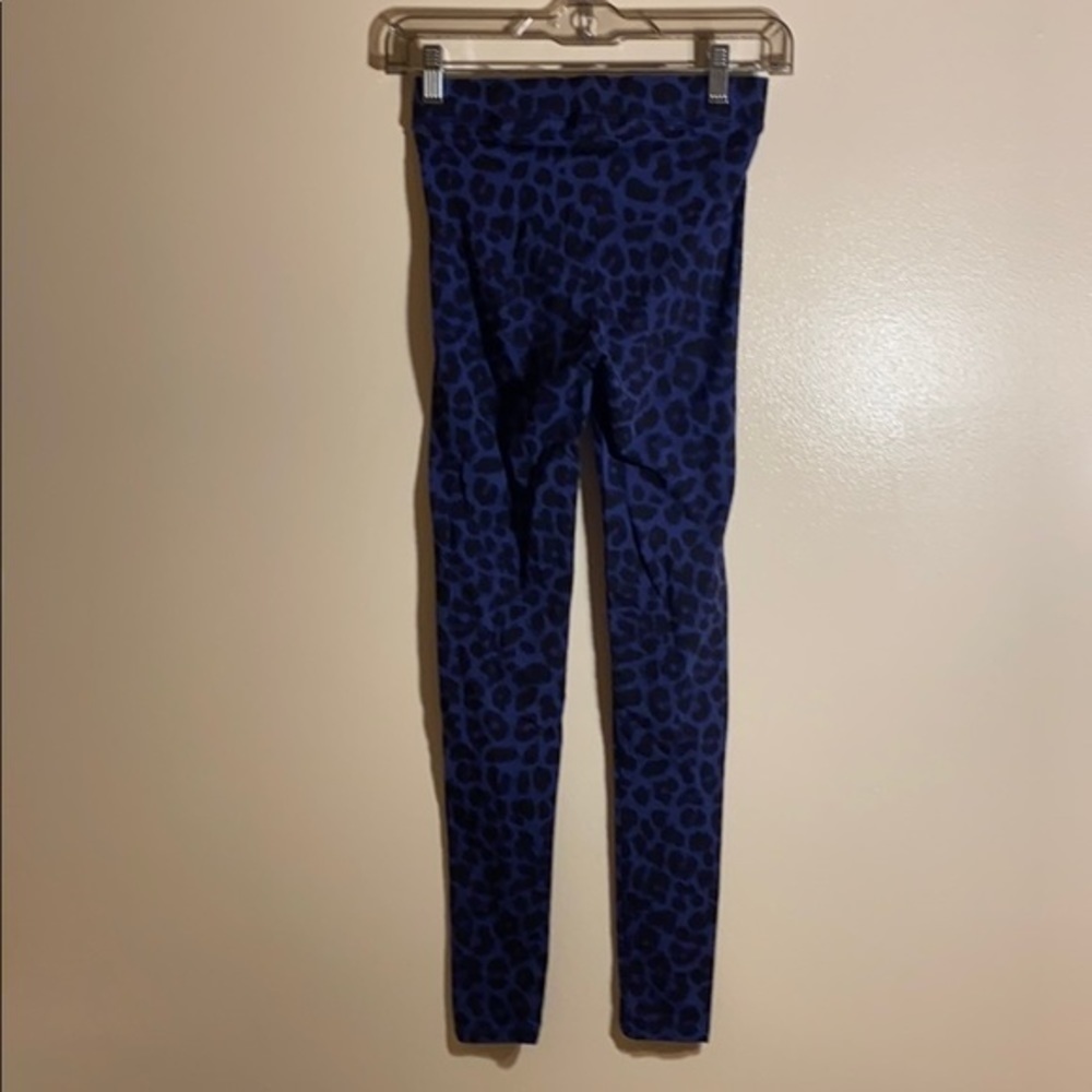 Women’s PINK by Victoria Secret Cheetah Print Legging’s - Picture 4 of 7